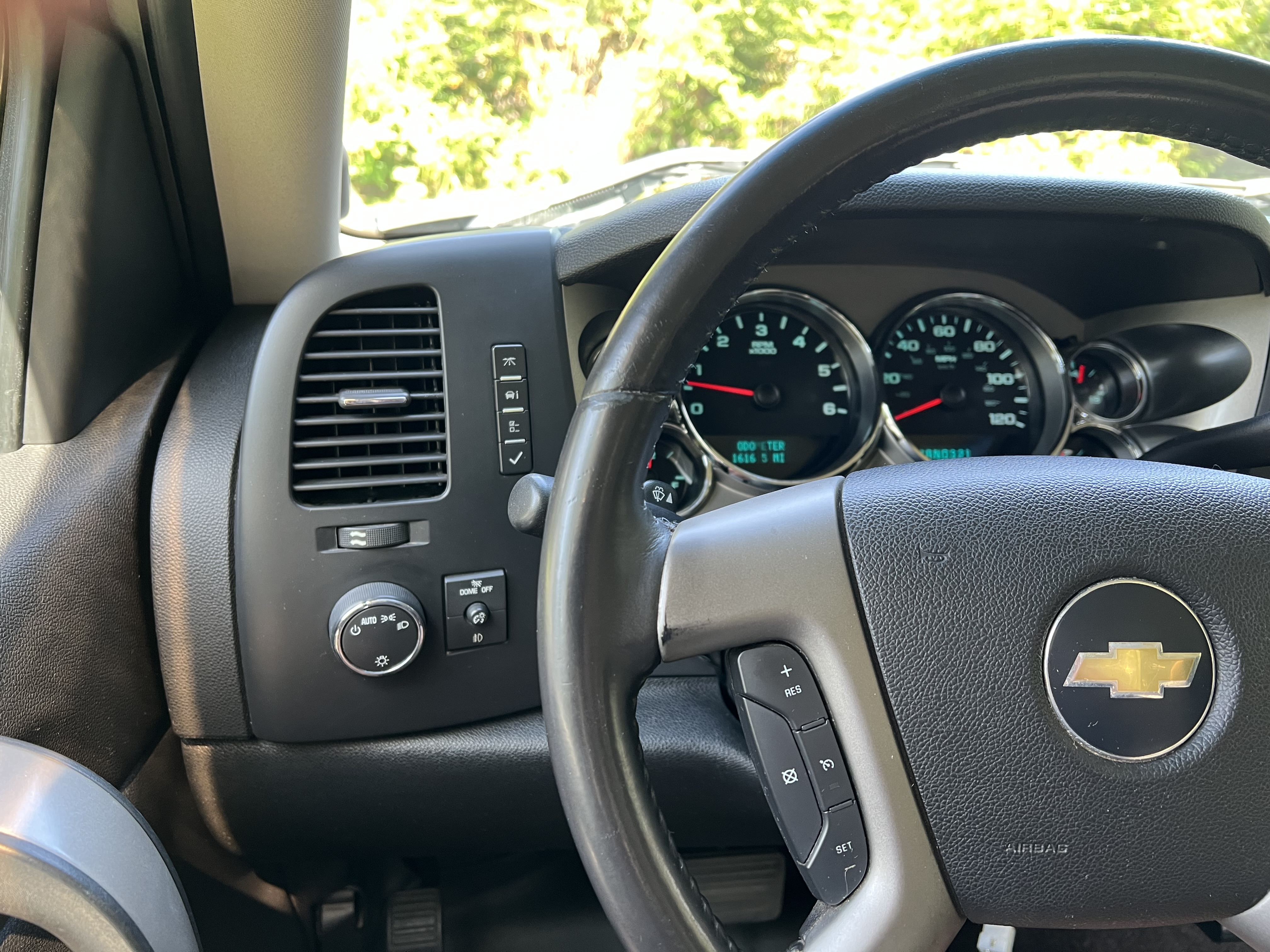 Used 2008 Chevrolet Silverado 1500 LT w/ Suspension Package, Off-Road AWD/4WD image 14