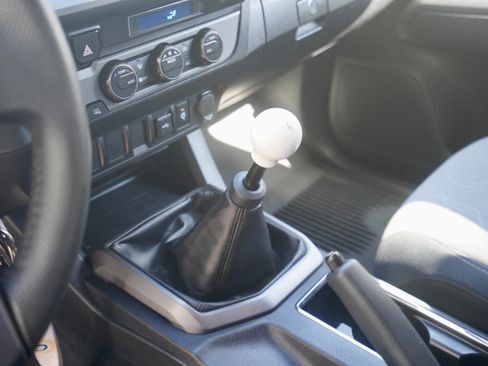 Used 2022 Toyota Tacoma TRD Sport image 12