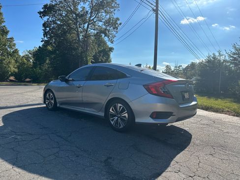Used 2018 Honda Civic EX-L image 5