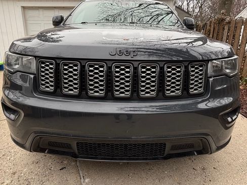 Used 2018 Jeep Grand Cherokee Altitude image 2