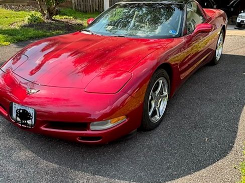 Used 2001 Chevrolet Corvette Coupe w/ Preferred Equipment Group2 RWD image 1