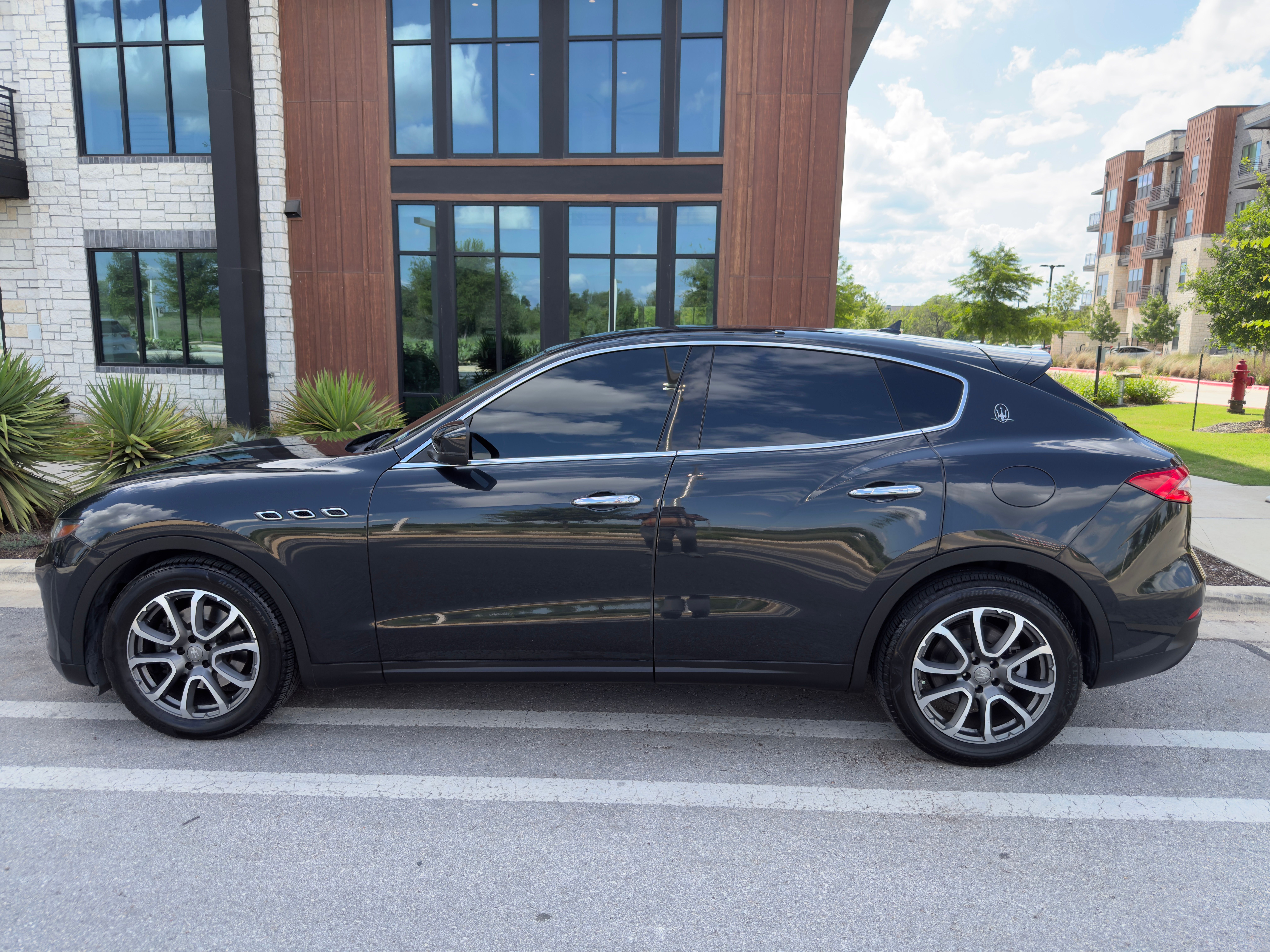 Used 2018 Maserati Levante AWD/4WD image 6