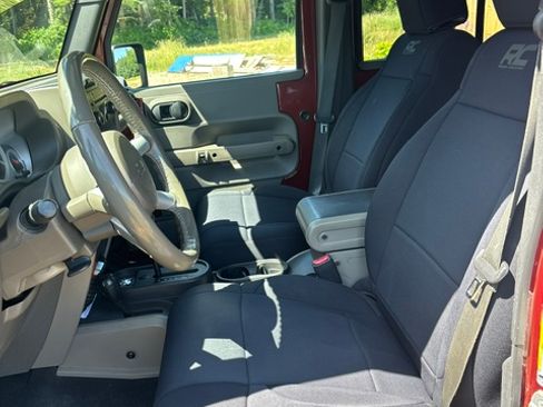 Used 2010 Jeep Wrangler Unlimited Sahara w/ Dual Top Group AWD/4WD image 13