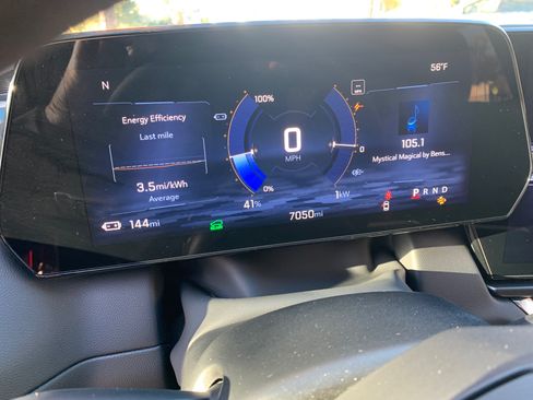 Used 2025 Chevrolet Equinox EV LT image 12