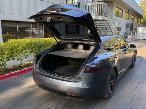 Used 2018 Tesla Model S 100D image 1