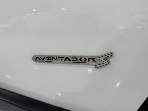 Used 2018 Lamborghini Aventador S image 18