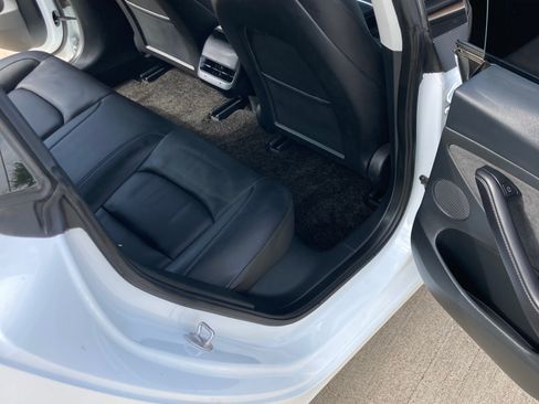 Used 2023 Tesla Model 3 Standard Range image 9