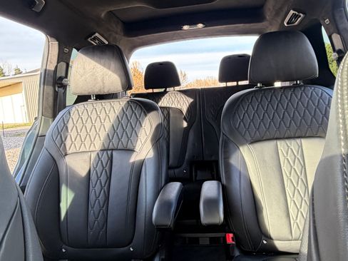 Used 2020 BMW X7 M50i w/ Dynamic Handling Package image 11