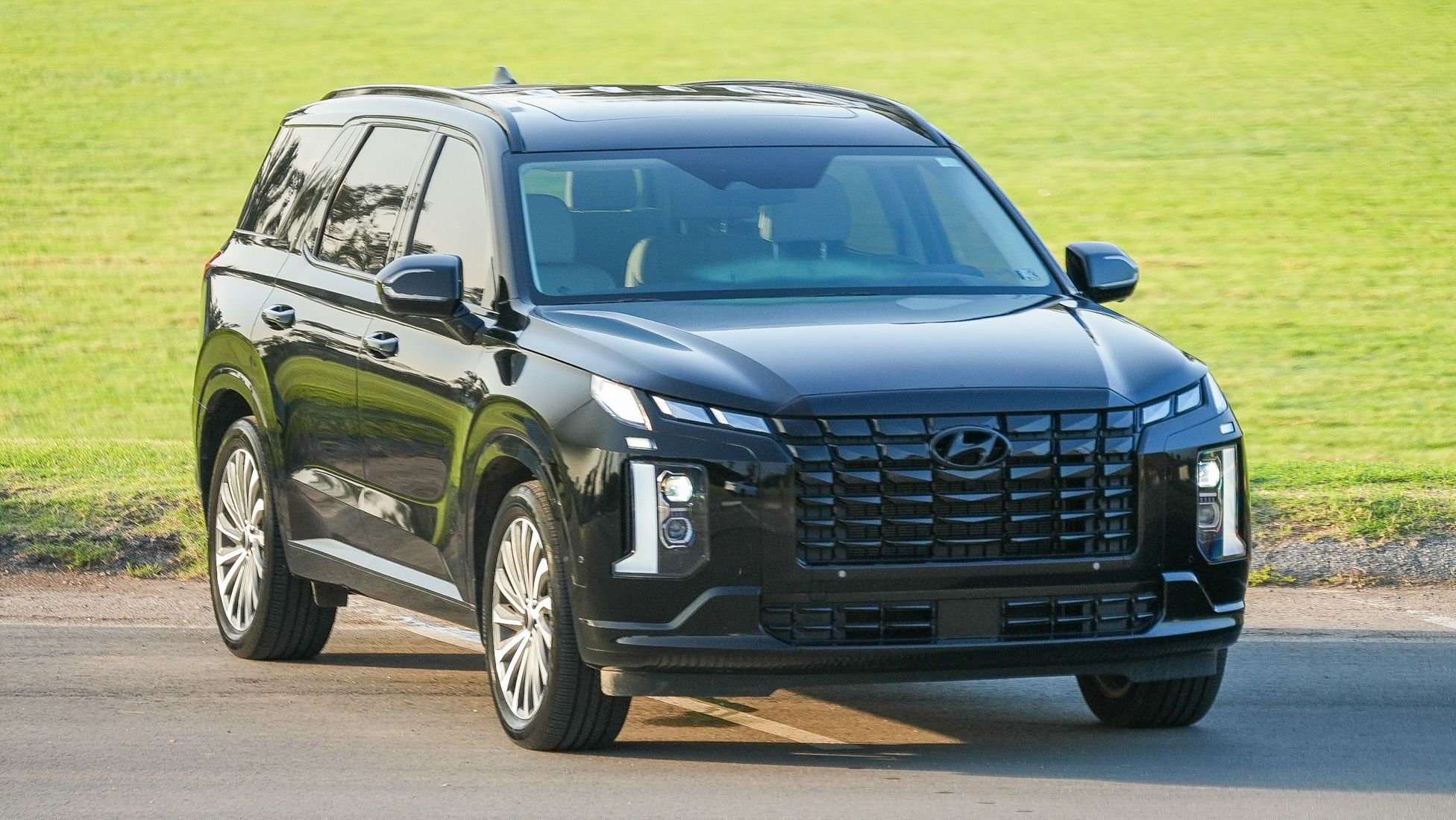 Used 2023 Hyundai Palisade Calligraphy w/ Winter Package AWD/4WD image 5