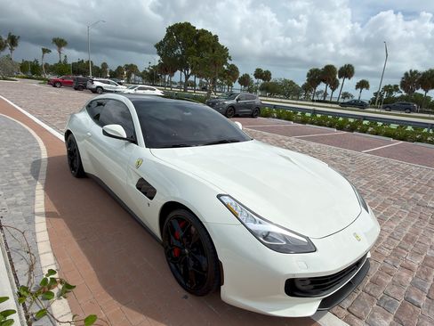 Used 2018 Ferrari GTC4Lusso T image 18