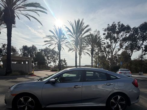 Used 2016 Honda Civic Touring image 1