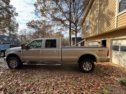 Used 2010 Ford F350 Lariat image 27