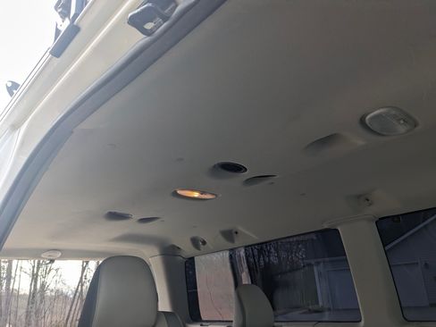 Used 2010 Ford E-350 and Econoline 350 XLT image 19