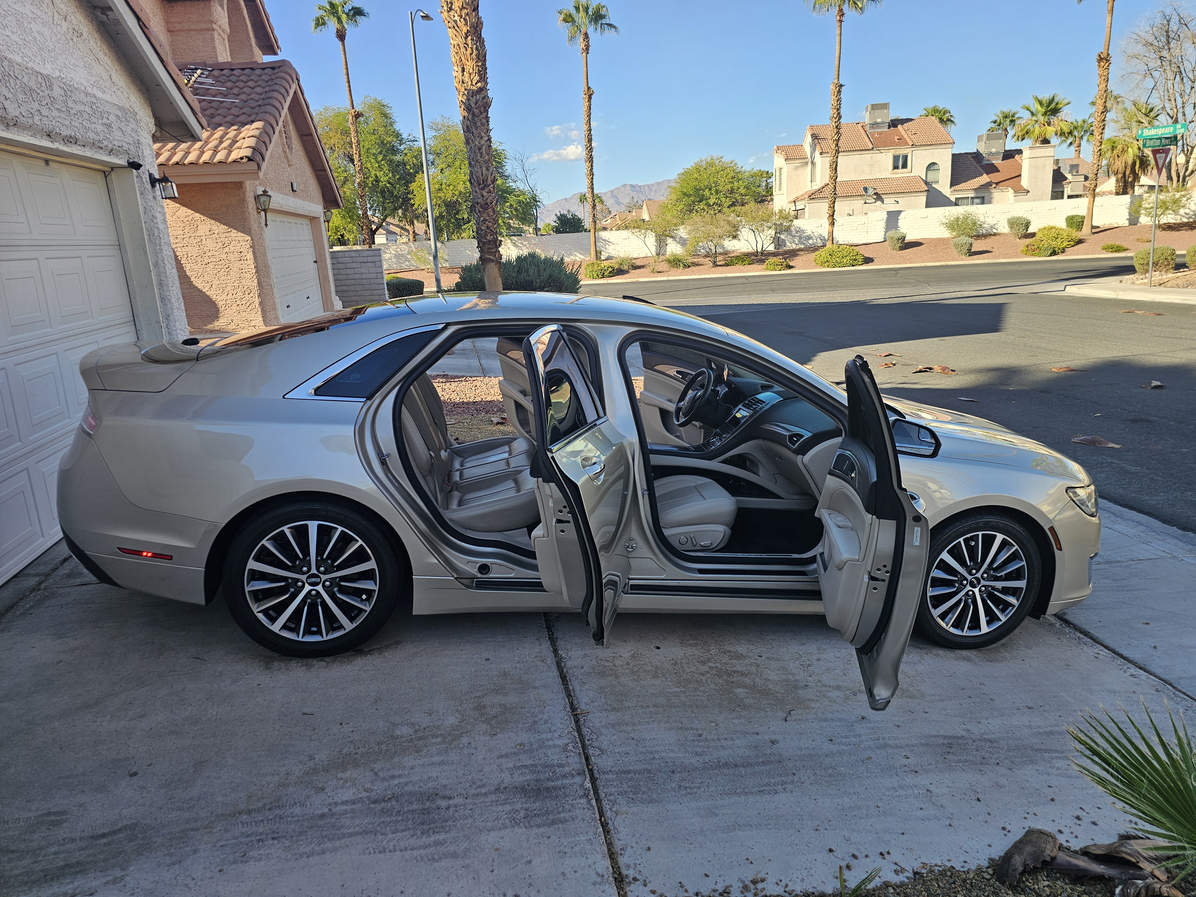 Used 2017 Lincoln MKZ Premiere FWD image 9