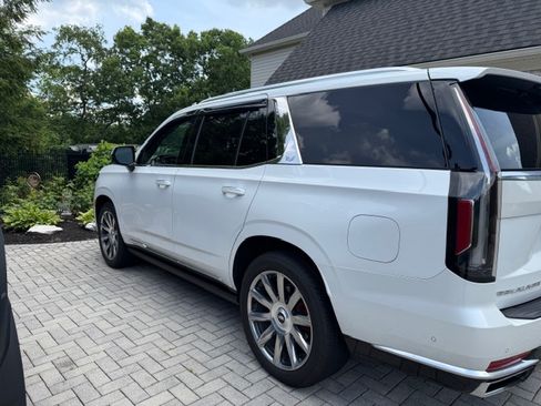 Used 2024 Cadillac Escalade Premium Luxury Platinum AWD/4WD image 4