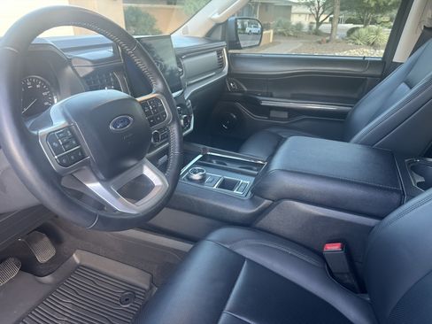 Used 2024 Ford Expedition XLT image 9
