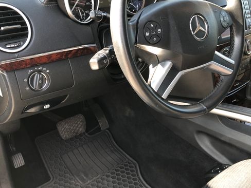 Used 2011 Mercedes-Benz GL 550 4MATIC image 24