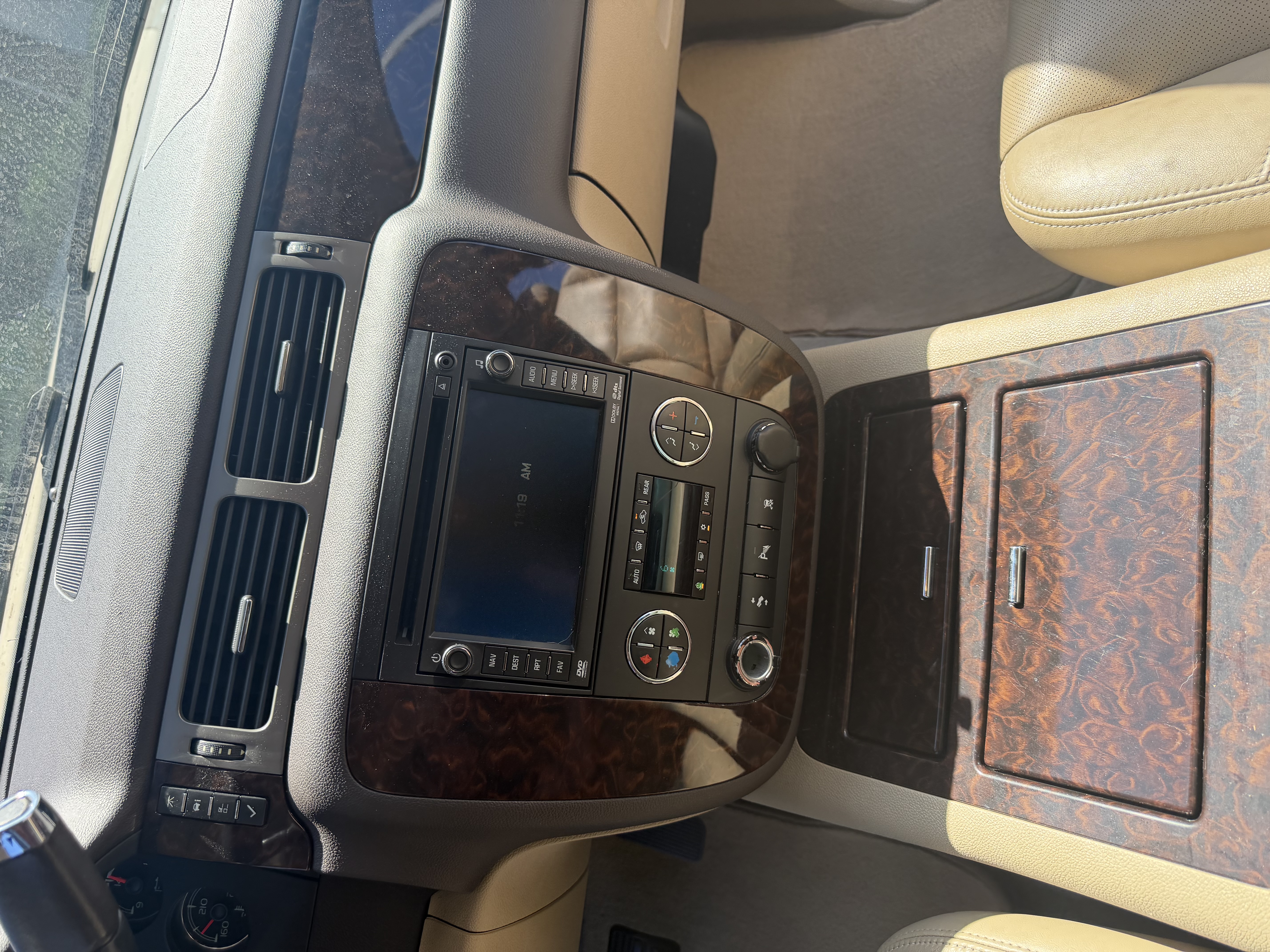 Used 2011 GMC Yukon XL Denali RWD image 12