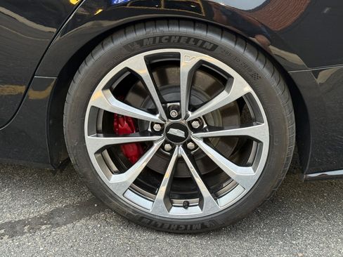 Used 2016 Cadillac CTS V w/ Luxury Package RWD image 11
