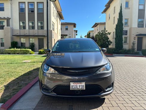 Used 2020 Chrysler Pacifica Touring w/ Advanced Safetytec Group image 5