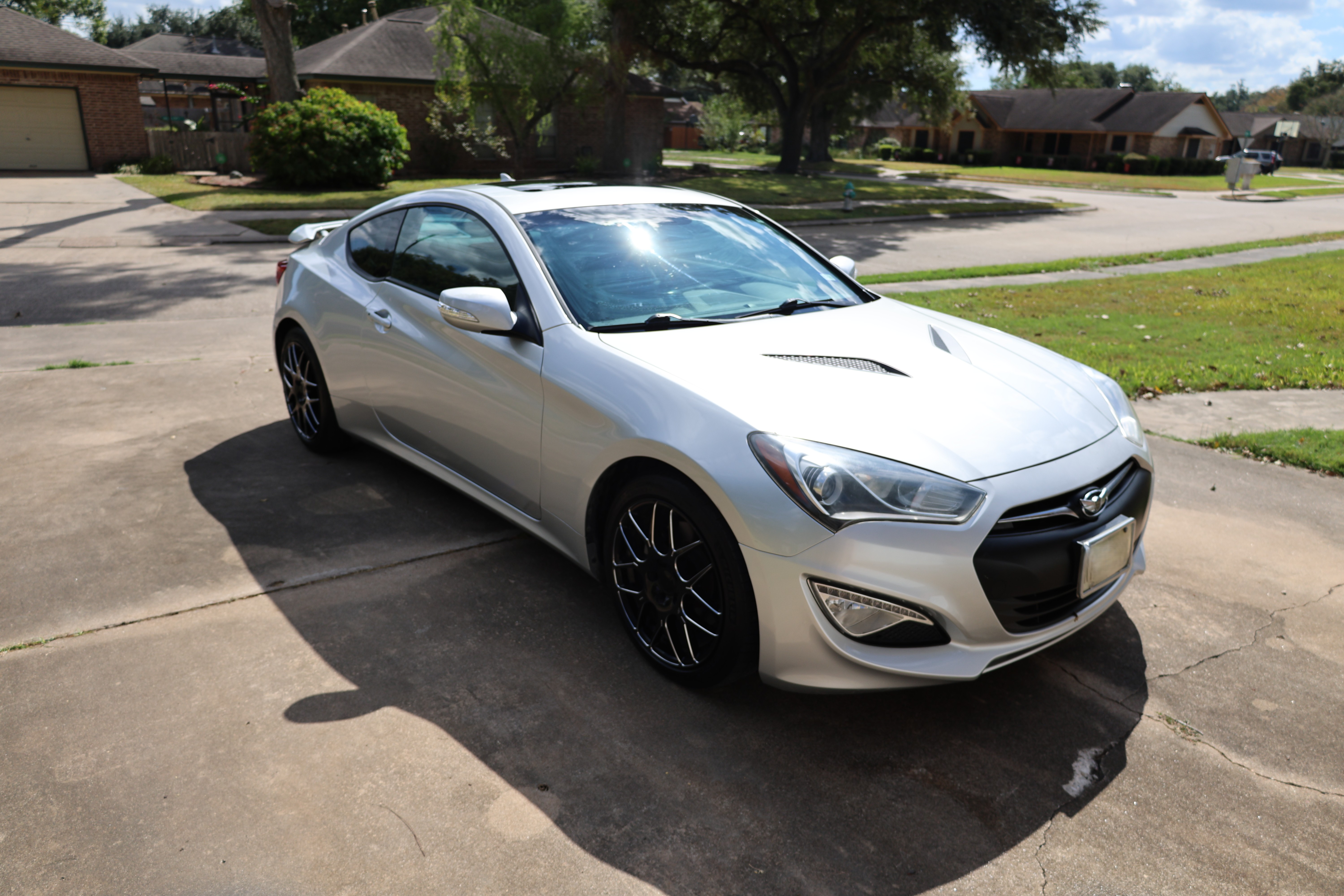 Used 2013 Hyundai Genesis 3.8 RWD image 4