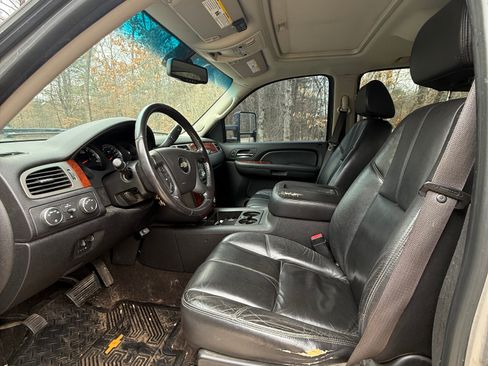 Used 2009 Chevrolet Silverado 1500 LTZ w/ Safety Package image 8