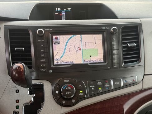 Used 2012 Toyota Sienna Limited w/ Premium Pkg image 19