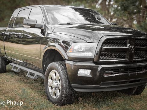 Used 2014 RAM 2500 Laramie w/ Black Appearance Group image 5