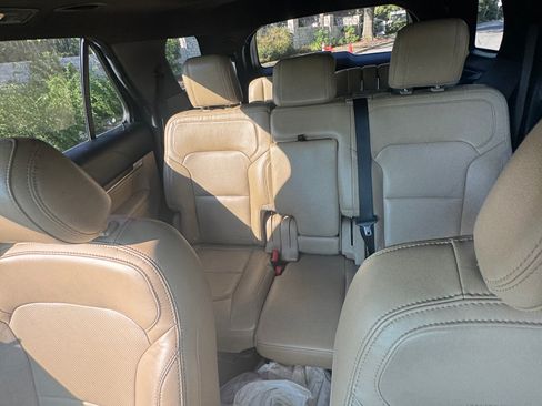 Used 2017 Ford Explorer Limited image 10