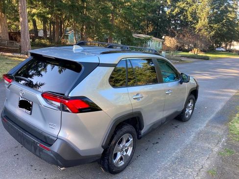 Used 2022 Toyota RAV4 XLE image 4
