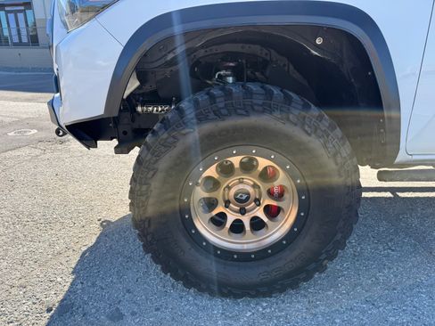 Used 2017 Toyota Tacoma TRD Off-Road image 9