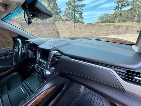 Used 2017 Chevrolet Suburban Premier image 21