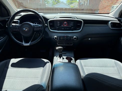 Used 2016 Kia Sorento AWD w/ LX Convenience Package image 9