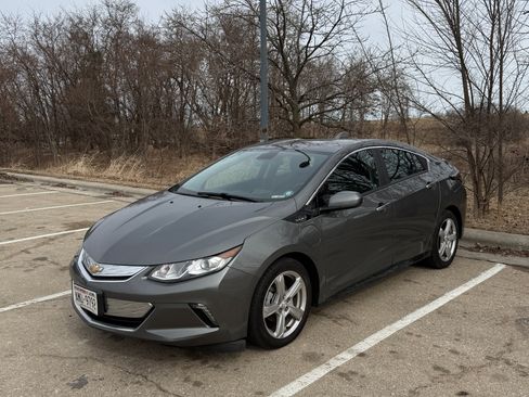 Used 2017 Chevrolet Volt LT w/ Comfort Package image 2