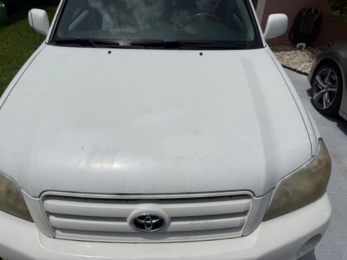 Used 2005 Toyota Highlander 2WD V6 w/ 3rd Row image 12