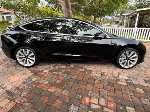 Used 2020 Tesla Model 3 RWD image 2