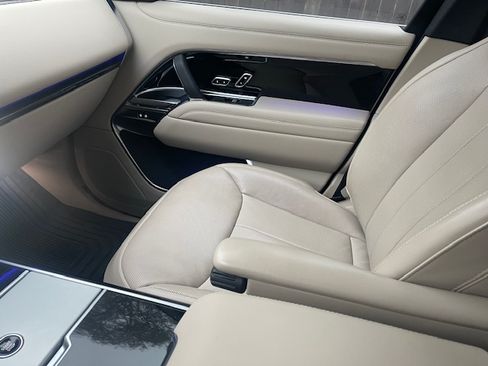 Used 2024 Land Rover Range Rover SE image 6