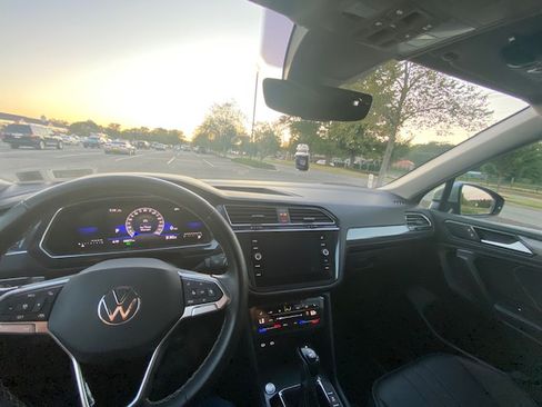 Used 2022 Volkswagen Tiguan SE image 22