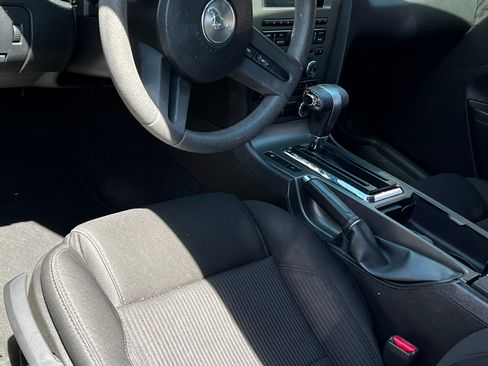 Used 2011 Ford Mustang GT image 9