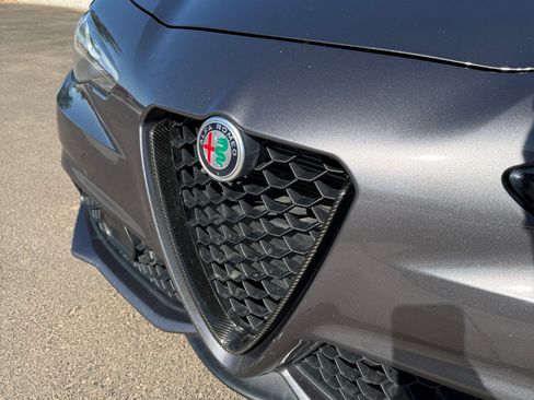 Used 2019 Alfa Romeo Giulia Ti image 10