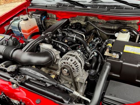 Used 2010 Chevrolet Colorado LT image 2