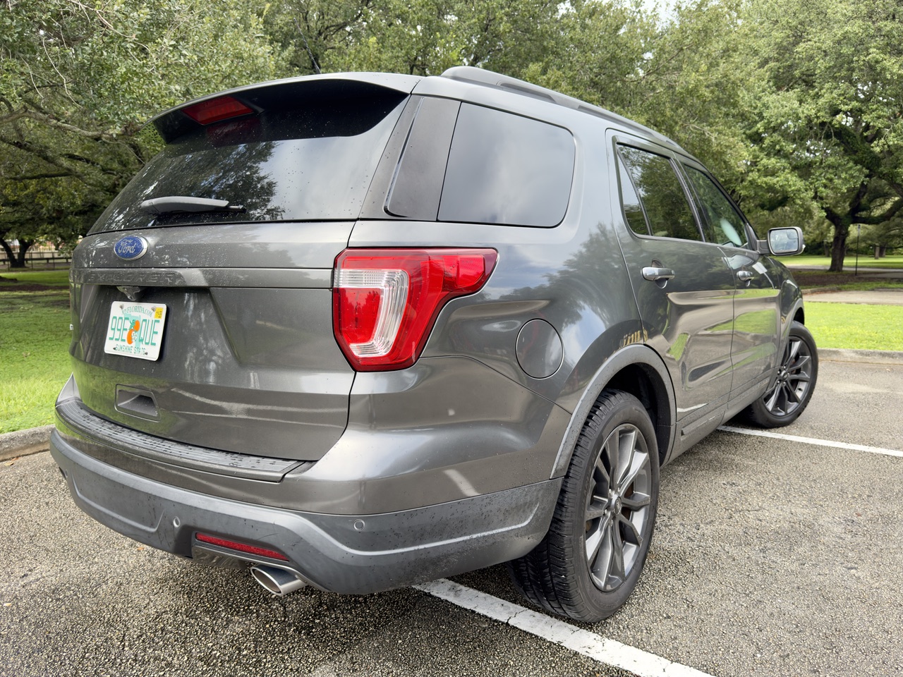 Used 2018 Ford Explorer XLT w/ Equipment Group 202A FWD image 6