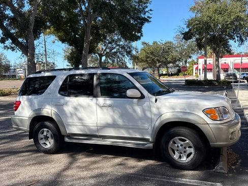 Used 2004 Toyota Sequoia SR5 image 6