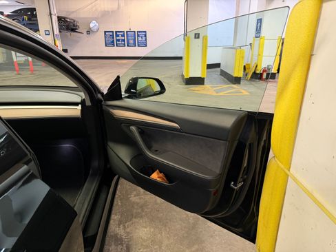 Used 2021 Tesla Model 3 Performance image 24