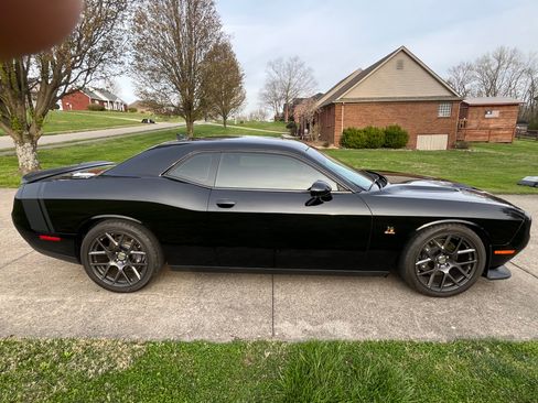 Used 2016 Dodge Challenger R/T Scat Pack image 5