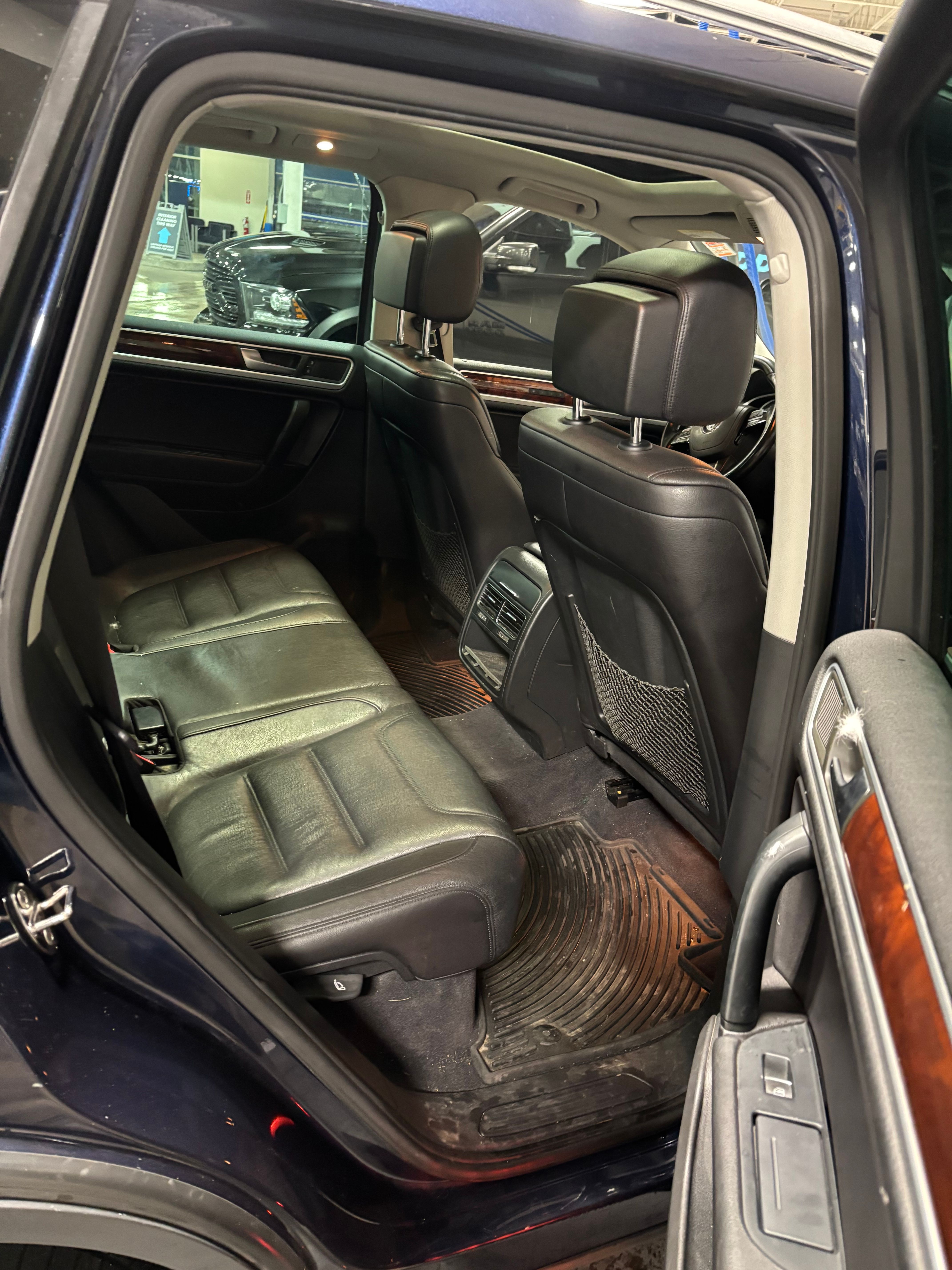 Used 2012 Volkswagen Touareg VR6 AWD/4WD image 6