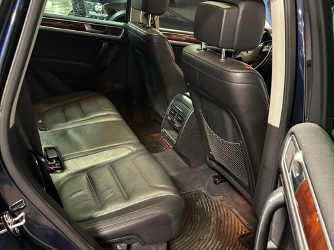 Used 2012 Volkswagen Touareg VR6 image 6