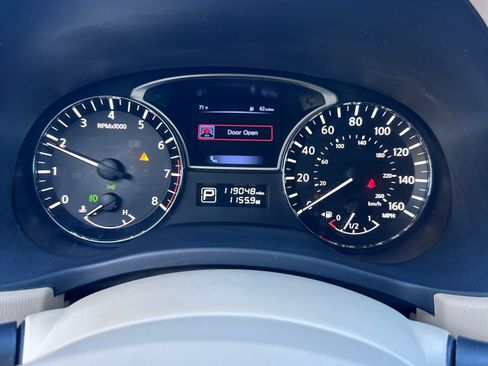 Used 2015 Nissan Pathfinder Platinum w/ Family Entertainment Package image 10