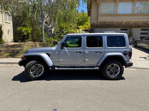Used 2020 Jeep Wrangler Unlimited Sahara w/ Uconnect 4C Nav & Sound Group AWD/4WD image 10