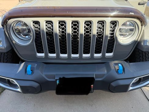 Used 2022 Jeep Wrangler Unlimited Sahara w/ Cold Weather Group image 4